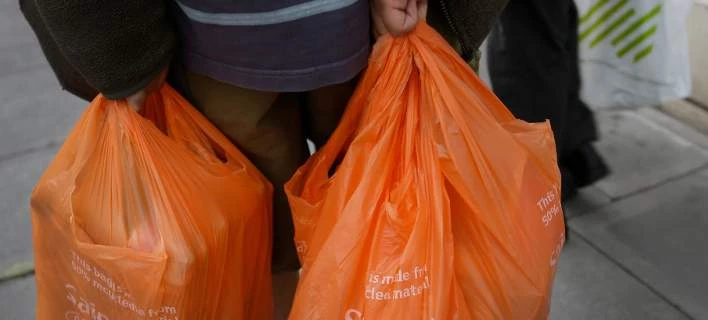 Αυστραλία: Επεισοδιακή η πρώτη ημέρα εφαρμογής της απαγόρευσης της πλαστικής σακούλας